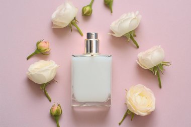 Çiçekli parfüm şişesi