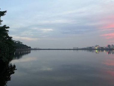 Güzel gökyüzü olan güzel bir manzara.. 