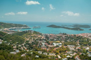 Gemi limanı olan St. Thomas ABD Virgin Adaları üzerinde bir görüş açısı. Yüksek kalite fotoğraf