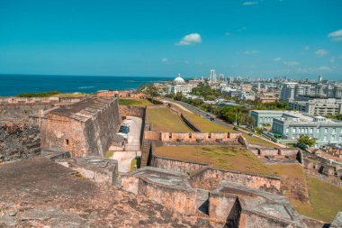 Castillo San Cristobal Kalesi 'nden, Porto Riko' daki San Juan Kalesi 'nden yeni modern şehir Karayipler' e