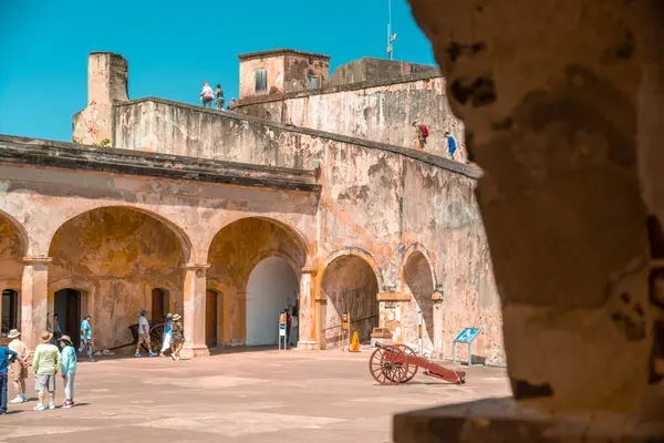 Castillo San Cristobal Kalesi 'nden, Porto Riko' daki San Juan Kalesi 'nden yeni modern şehir Karayipler' e