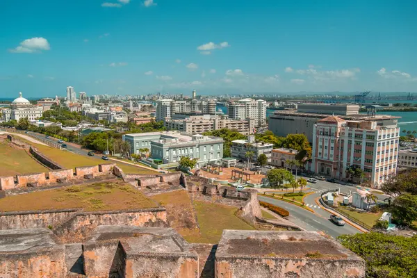 Castillo San Cristobal Kalesi 'nden, Porto Riko' daki San Juan Kalesi 'nden yeni modern şehir Karayipler' e