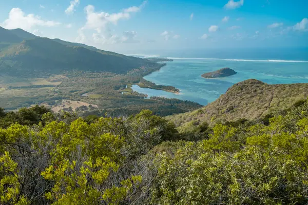 Mauritius 'un en yüksek noktası olan Le Morne Brabant Yürüyüşü sırasında görüntüler. Yüksek kalite fotoğraf