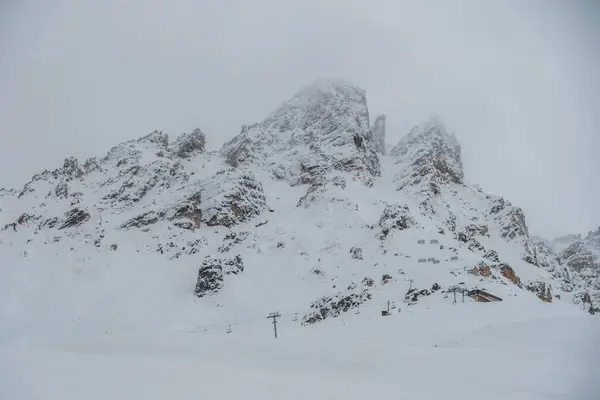 Meribel - Fransa 'nın Fransız Alplerinde kayak bölgesi. Kış sporları