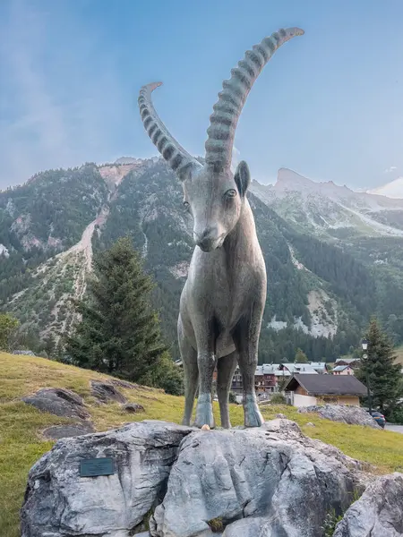 Vanoise Ulusal Parkı 'na yakın Pralognan-la-Vanoise. Yüksek kalite fotoğraf