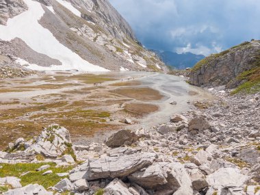 Fransa Alpleri 'ndeki Vanoise Ulusal Parkı' nda Pointe de la Rechasse 'a yürüyüş. Yüksek kalite fotoğraf