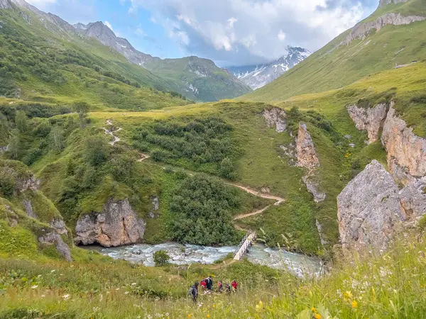 Fransa 'daki Vanoise Ulusal Parkı' ndaki Vallee de Chaviere 'de Randonnee krepuscule. Yüksek kalite fotoğraf
