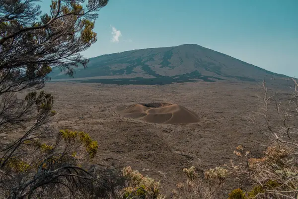 Piton de la Fournaise yanardağında yürüyüş - Buluşma, Fransa - Afrika. Yüksek kalite fotoğraf