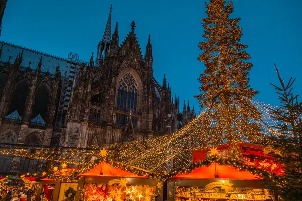 2023 'te Almanya' da Collogne veya Koln Noel pazarı. Yüksek kalite fotoğraf