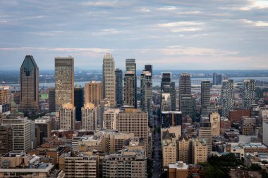 Montreal, Kanada - 2023 Mont Royal 'den Montreal şehir merkezi manzarası