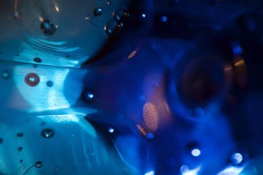 Aydınlık Yansımalı Mavi ve Aqua Özeti