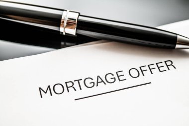 Konut kredisi, ev finansmanını, emlak çözümlerini, ipotek başvuru süreçlerini ve emlak yatırımları arayan ilk ev sahipleri için önemli kararları temsil eden parlak kalemli bir belge sunar.