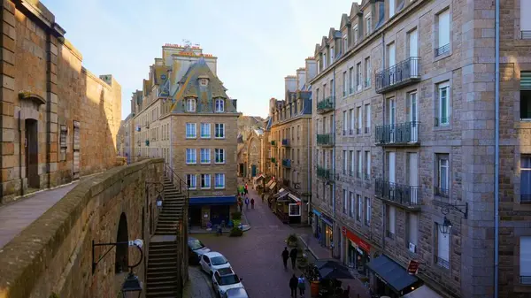 İyi akşamlar Saint Malo France. Gün batımında mimarlık. Yüksek kalite fotoğraf