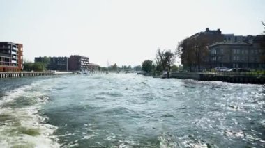 Gdansk Backview 'de nehir kenarında yat gezisi. Yüksek kalite 4k görüntü