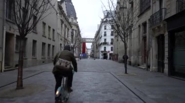 Paris, Fransa. Akşam sokakları ve atmosfer. Yüksek kalite 4k görüntü
