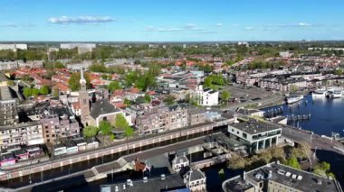 Zaandam, Hollanda. Bir İHA 'dan şehrin 360 derecelik görüntüsü. Yüksek kalite 4k görüntü
