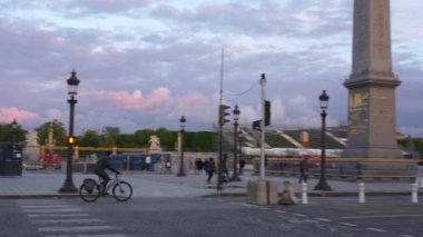 Paris 'teki Panoramic View Place de la Concorde, Fransa Olimpiyat Oyunlarından önce Sunset. Yüksek kalite 4k görüntü