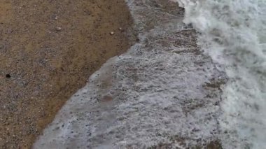 Sandy deniz kıyısı üstgeçidi, İHA görüntüsü 4K kalitesinde. Yüksek kalite 4k görüntü