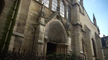  Paris 'teki Eglise Saint-Severin cephesi. Yüksek kalite 4k görüntü
