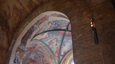 Prag 'daki St. Georges Bazilikası' nın içi ve penceresi. Yüksek kalite 4k görüntü