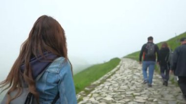 İnsanlar Kasperowy Wierch 'e tırmanıyor. Zakopane, Polonya. Yüksek kalite 4k görüntü