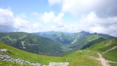 Yukarıdan panoramik manzara, Polonya, Zakopane. Kasprowy Wierch. Yüksek kaliteli FullHD görüntüler