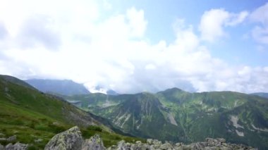 Yukarıdan panoramik manzara, Polonya, Zakopane. Kasprowy Wierch. Yüksek kaliteli FullHD görüntüler