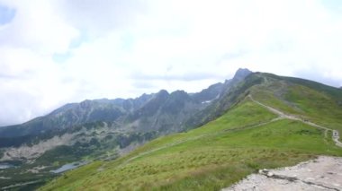 Yukarıdan panoramik manzara, Polonya, Zakopane. Kasprowy Wierch. Yüksek kaliteli FullHD görüntüler