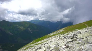 Yukarıdan panoramik manzara, Polonya, Zakopane. Kasprowy Wierch. Yüksek kaliteli FullHD görüntüler