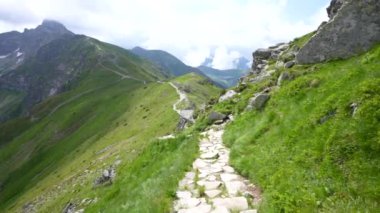 Zirveye giden yol, Polonya, Zakopane. Kasperowy Wierch . Yüksek kaliteli FullHD görüntüler