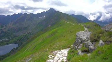 İz. Zakopane, Polonya ve bulutların sisinde panoramik manzara. Yüksek kalite 4k görüntü