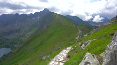 İz. Zakopane, Polonya ve bulutların sisinde panoramik manzara. Yüksek kalite 4k görüntü