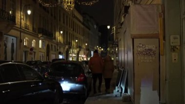 Paris, Fransa Saint-Honore St. 11: 12: 2022 Noel 'de şehirde yürüyüş. Yüksek kalite 4k görüntü