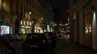Paris, Fransa Saint-Honore St. 11: 12: 2022 Noel 'de şehirde yürüyüş. Yüksek kalite 4k görüntü