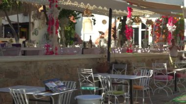 Türkiye, Antalya 10 Ekim 2024 Eski Kasaba 'nın sessiz sokakları büyüleyici restoranlar, tarihi mimari ve barışçıl bir atmosfere sahip.. 