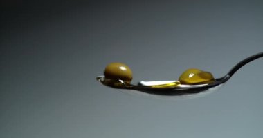 Zeytin yağlı kaşığa düşer