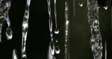 Fransa 'nın güneybatısında Rocamadour yakınlarındaki şelale, Slow Motion 4K