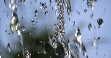 Fransa 'nın güneybatısında Rocamadour yakınlarındaki şelale, Slow Motion 4K