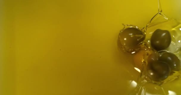 Green Olive Olea Europaea Vallen Olijfolie Slow Motion — Stockvideo
