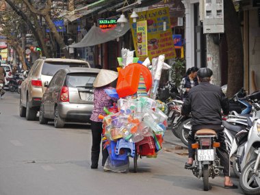 Hanoi 'nin Eski Bölgesi' ndeki Sokak Pedlar, 36 Şirket Bölgesi, Vietnam