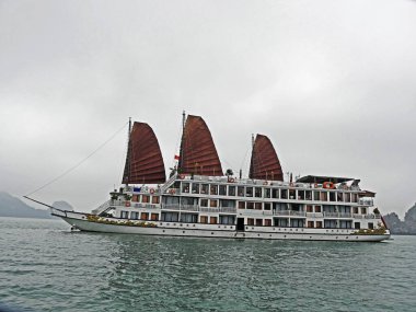 Vietnam, Quang Ninh Bölgesi, Halong Körfezi veya Ha Long Körfezi Unesco Dünya Mirası Bölgesi, Turistik Tekne Bölgesi