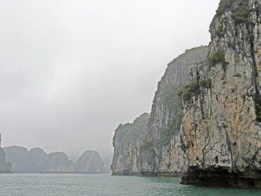 Vietnam, Quang Ninh Bölgesi, Halong Körfezi veya Ha Long Körfezi Unesco Dünya Mirası Bölgesi, Karst Manzarası.