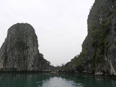 Vietnam, Quang Ninh Bölgesi, Halong Körfezi veya Ha Long Körfezi Unesco Dünya Mirası Bölgesi, Karst Manzarası.