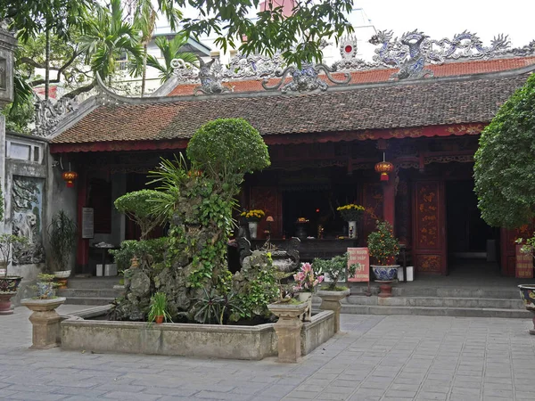 关成塔 11世纪的寺庙 供奉越南河内道教的主要神灵之一宣武 — 图库照片