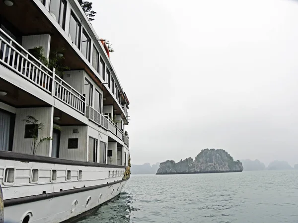 ベトナム クアンニン地域 ハロン湾またはハロン湾 Unesco世界遺産 観光船 — ストック写真