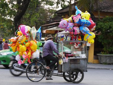 Vietnam, Quang Nam Eyaleti, Hoi An Şehri, Balon satıcısı Unesco tarafından Dünya Mirası sahasında listelendi.