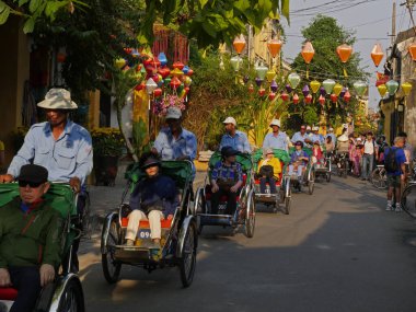 Vietnam, Quang Nam Eyaleti, Hoi An Şehri, Eski Şehir Unesco, Toursits ve Cyclo Drivers tarafından Dünya Mirası sahasında listelendi.