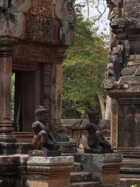Banteay Srei Tapınağı, Siem Reap Eyaleti, Angkor Tapınağı Kompleks Sitesi 1192 yılında Unesco tarafından Dünya Mirası olarak listelendi, 967 yılında Kral V. Jayavarman, Kamboçya tarafından inşa edildi.