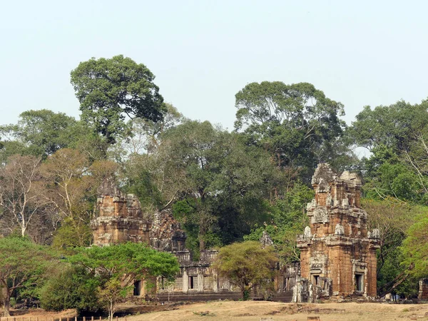 柬埔寨暹粒省象鼻草浮雕附近的寺庙 1192年被联合国教科文组织列为世界遗产的吴哥寺建筑群 — 图库照片