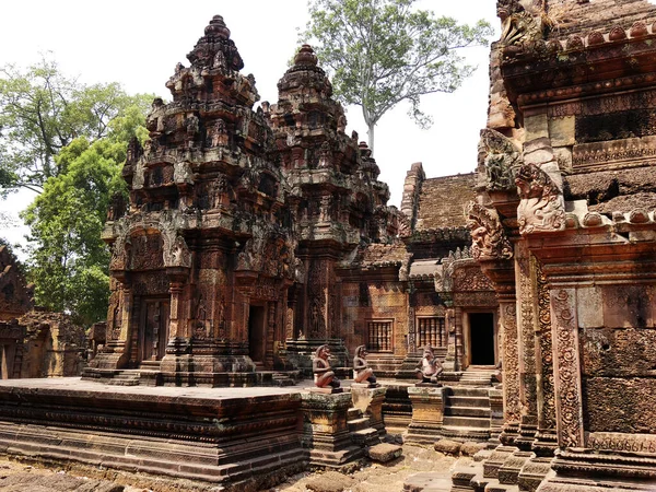 暹粒省班迭寺 Banteay Srei Temple 吴哥寺建筑群遗址 1192年被联合国教科文组织列为世界遗产 由柬埔寨贾瓦曼五世国王建于967年 — 图库照片